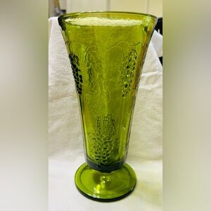 Vintage Indiana glass grape harvest footed flower vase. Mint condition!